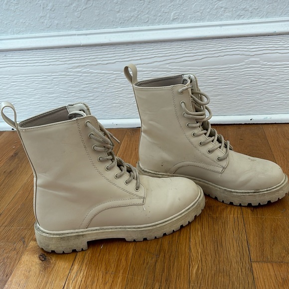Women’s Cream Size 7/8 Tie up H&M Boots - Picture 1 of 7